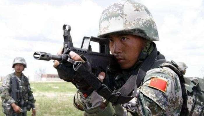 解放军的这款新式头盔,新添很多特战功能,对夜间实战有很大