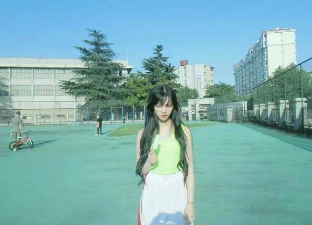 武大樱花女神黄灿灿清纯不在，颜值还是一直在线