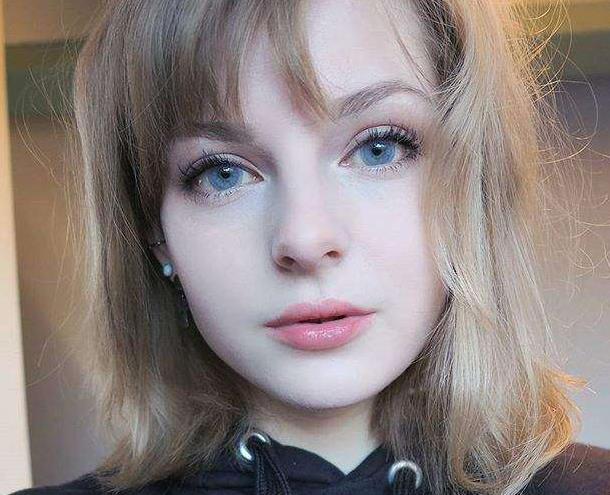 荷兰与新加坡的混血美女 宝石般的眼睛让人看得目不转睛