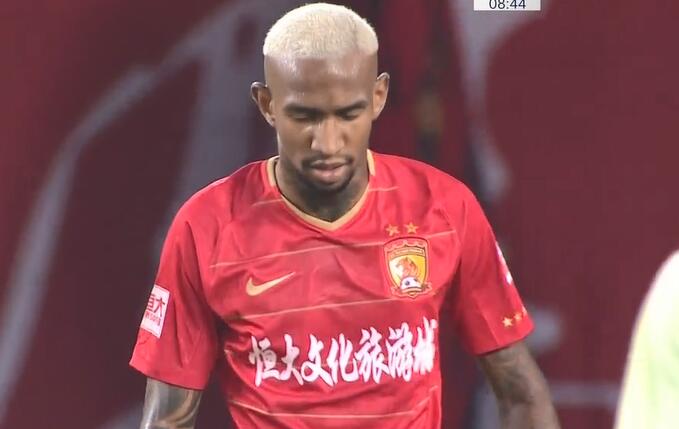 中超最新积分榜:恒大绝杀紧追上港,一方暂时安