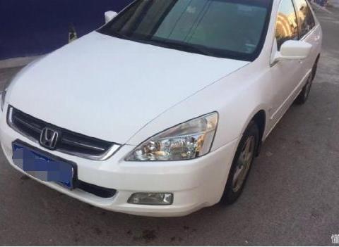 这辆雅阁当年售价几十万，如今才花5万买下来，发动机是最大亮点