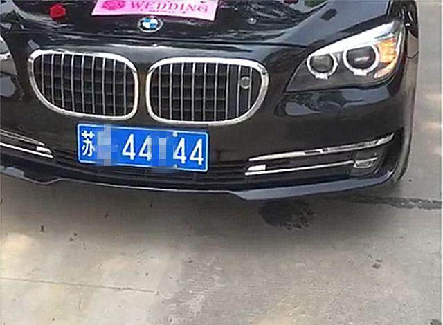 无锡偶遇70万宝马7系婚车,本不会注意,但车牌数字实在