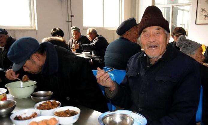 看完老人们在养老院里的一日三餐, 我想说, 请善