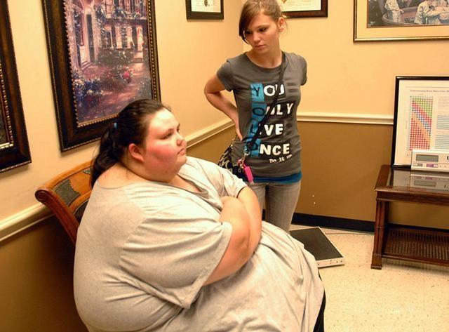 发胖是因为基础代谢低导致的?这位600磅女孩