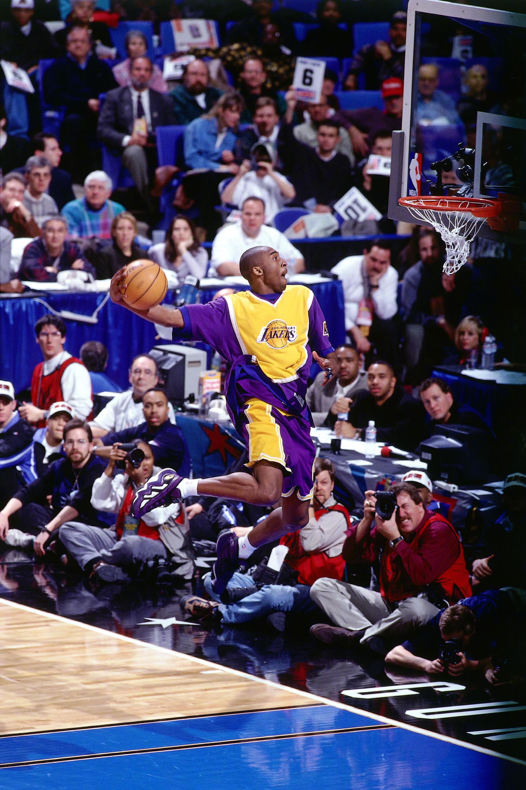 当年科比参加扣篮大赛的时的一组高清赛场照，值得收藏的瞬间!