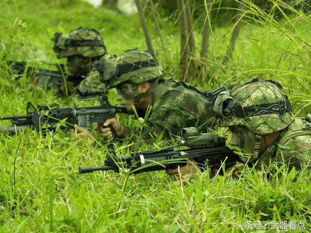哥伦比亚特种部队,和军队新装备的加利尔ACE