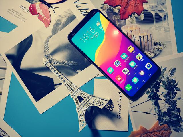 1999元的荣耀Play,带你体验全方位的吃鸡快感