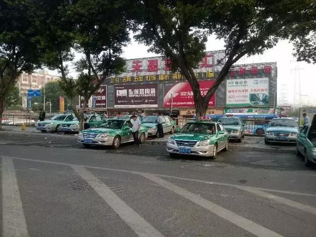 一辆出租车,承载的是一个城市的脸面,见证的是时代的变迁