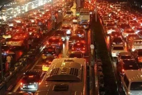 一辆出租车,承载的是一个城市的脸面,见证的是时代的变迁