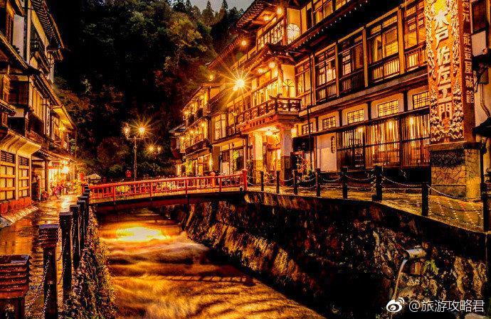 银山温泉,现实版千与千寻的神隐之地 .