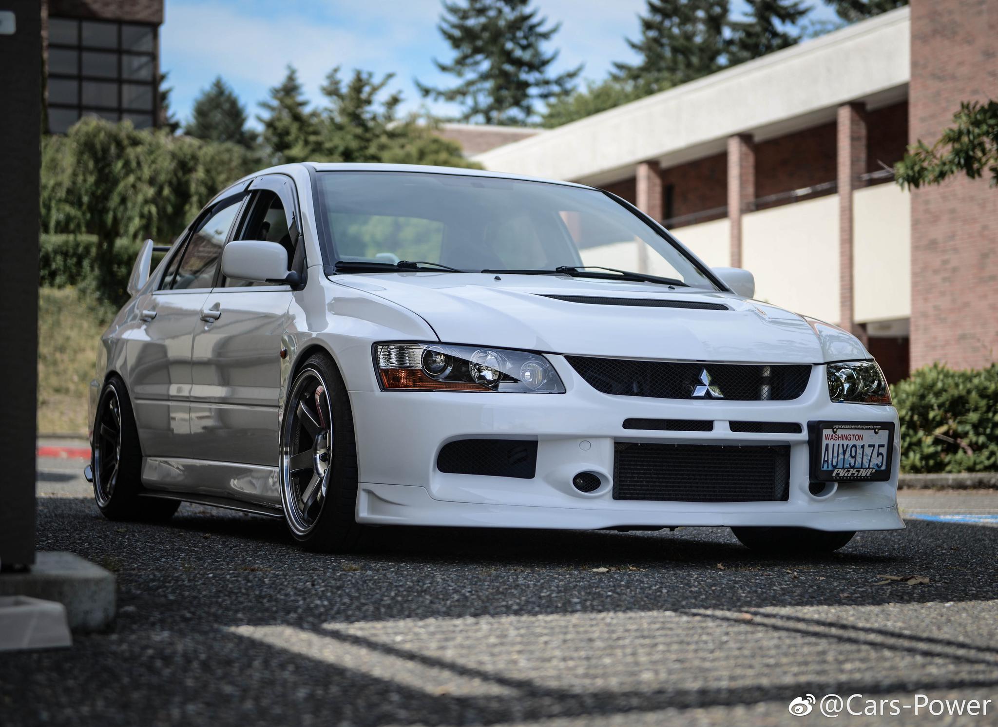 白色枪骑兵! 三菱 EVO IX