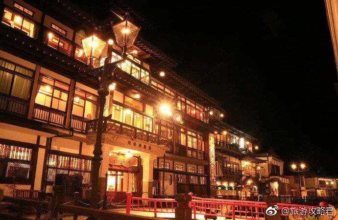 银山温泉,现实版千与千寻的神隐之地 .