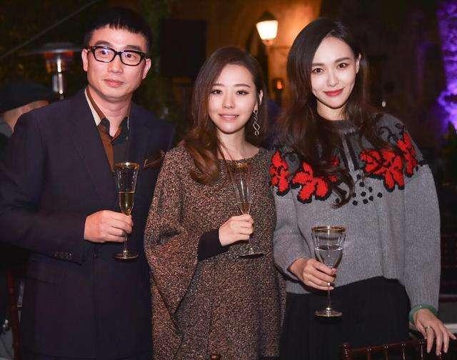 张靓颖自爆右耳失聪 在演唱会上悲伤落泪 一定要有找对老公!