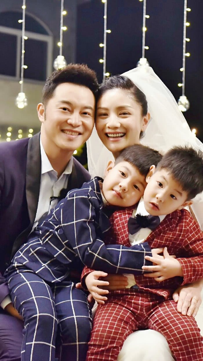 娱乐圈模范夫妻代表沙溢胡可，好幸福的一家人