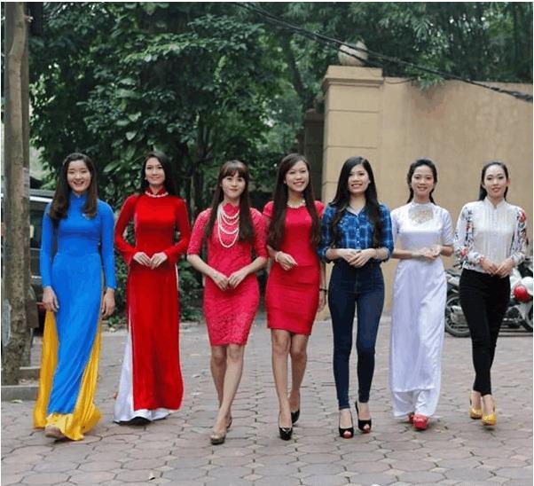 越南北方最大的边贸市场,导游在这里既苦口婆