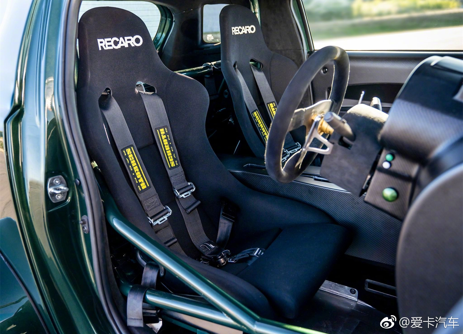 阿斯顿·马丁 V8 Cygnet Concept (2018)工程师们“丧心病狂”地在一