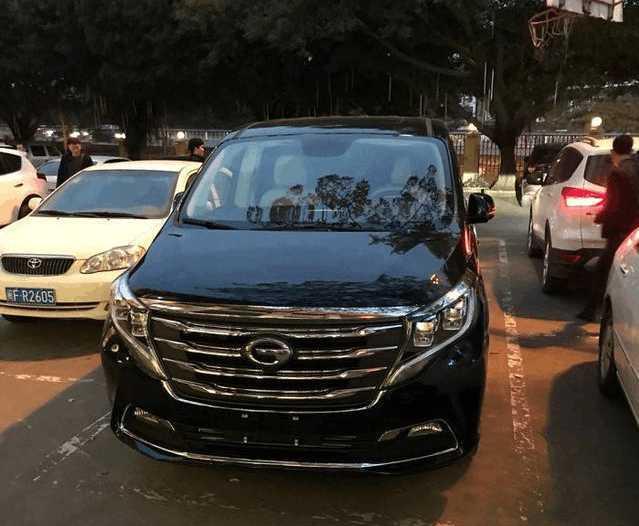 街头偶遇传祺GM8,颜值不输奥德赛，18万起叫板GL8,挑战埃尔法