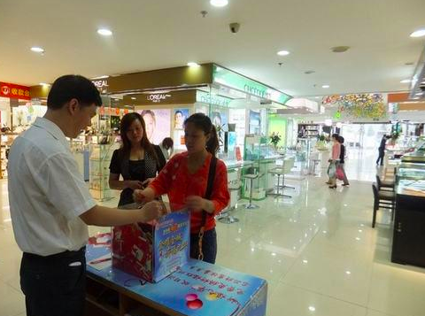 商场凭小票抽奖,购买珠宝的行为,是怎么样的模