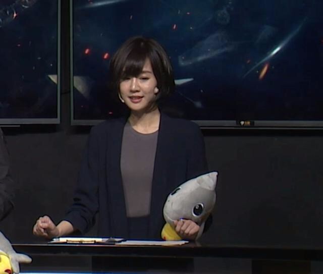 腿玩年解说千亿直播DSL超级联赛 网友竟用八