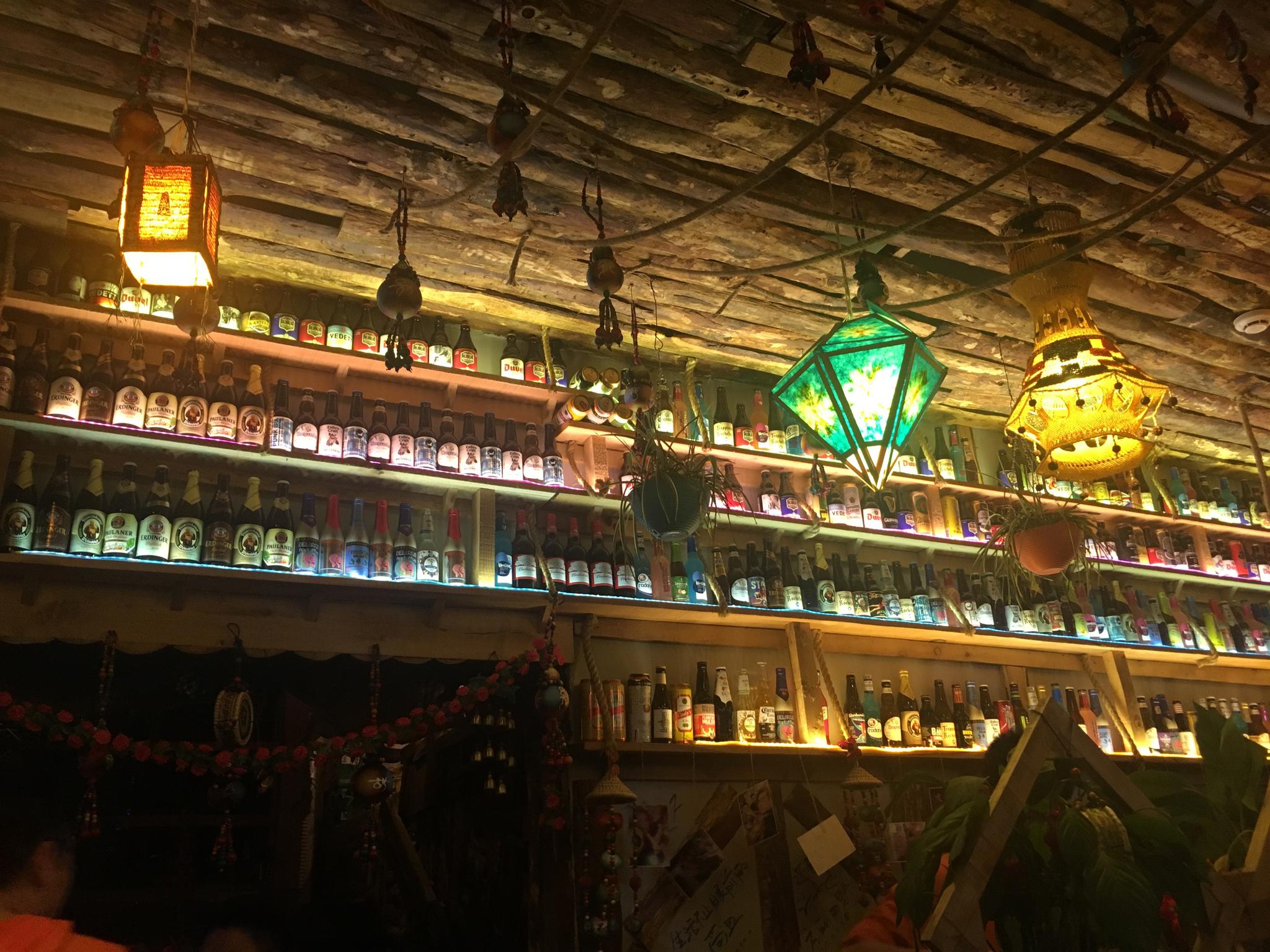 又找到一家高逼格饭店,鸡尾酒超好喝,小哥哥都