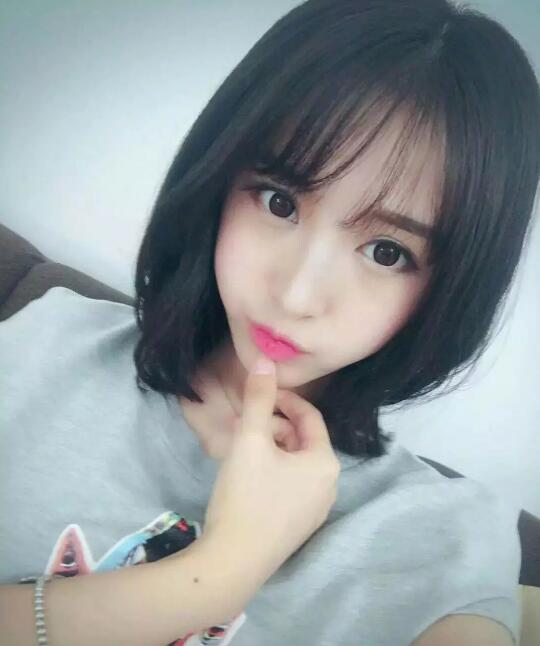 斗鱼DOTA区空降新主播素右右 人美歌甜身材