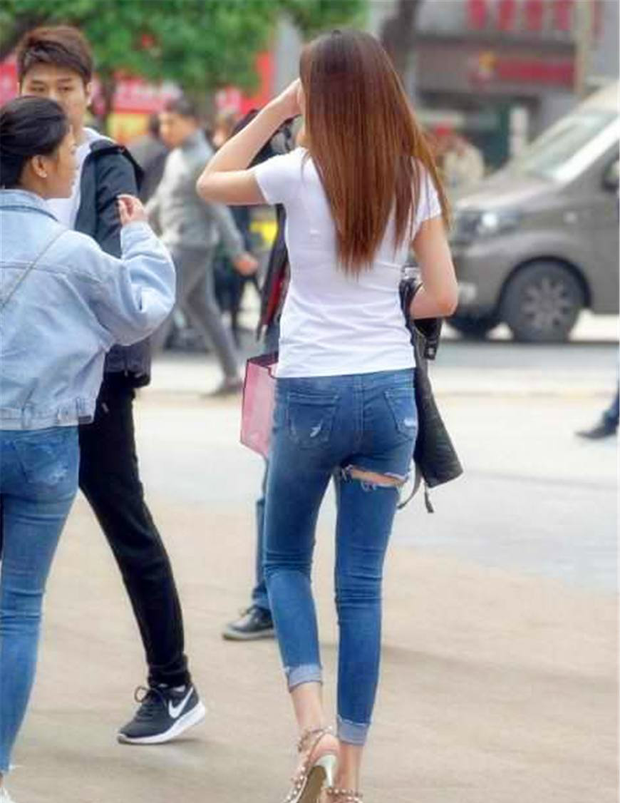 街拍,看到这些身材火辣的美女是别人的老婆,我