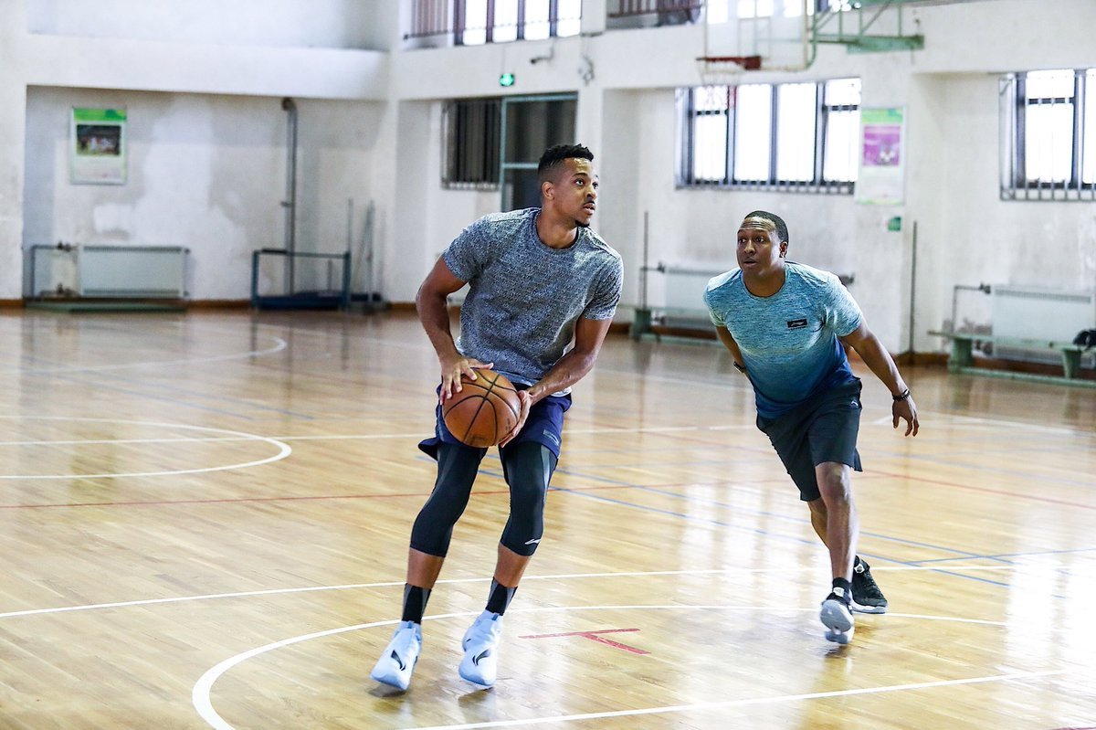cj·麦科勒姆正在参加2018李宁中国行活动发文道—健康的思想
