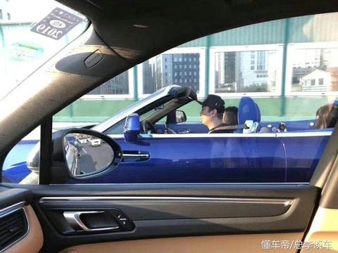 王思聪开曜影敞篷车上街，网友喊王老板，王思聪这次很给面子