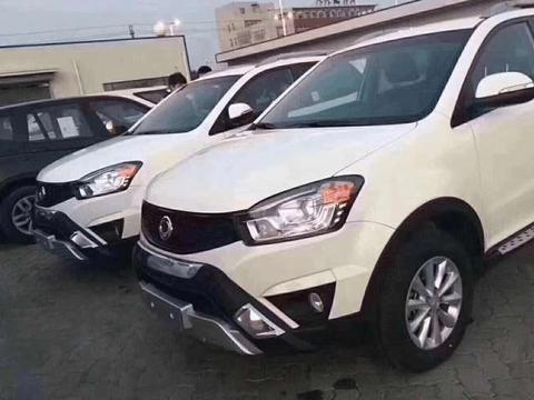 偶遇几台双龙柯兰多库存车，店员：卖了两年实在卖不动，5折处理