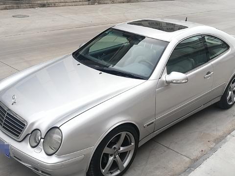 4万收下一台奔驰跑车，车主坦言：就当买了一个玩具