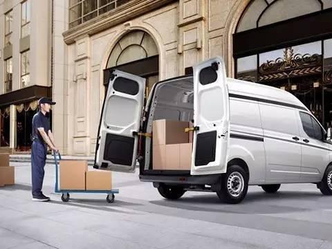 想要空间大又想油耗低？这款顶配才15万的合资车很适合你