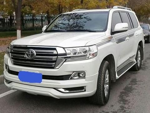 小伙叫顺风车却叫来一辆丰田酷路泽，坦言差点不敢相信自己的眼睛