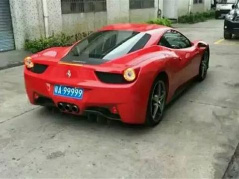 广州偶遇一辆500万法拉利，看到车牌那一刻，竟比88888还霸气！