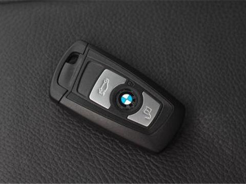 32万落地，为什么很多人都选奔驰C级，而不选宝马3系！