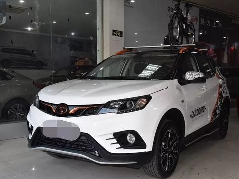 小型SUV的户外版也有这种骚操作，小也能玩出新高度！