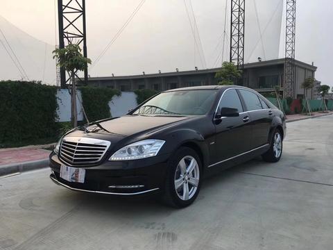 试驾奔驰S550，朋友表示：油耗跟家里的兰博基尼一样厉害