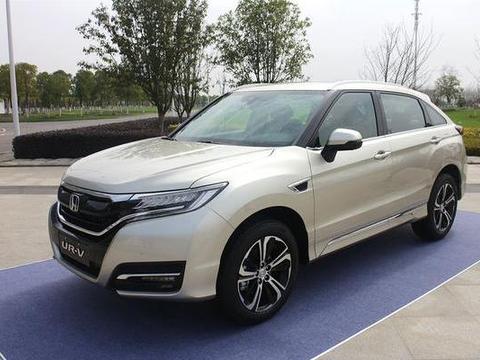 买奥迪Q5，不如买它，2.0T动力，配备全景大天窗，只需29万