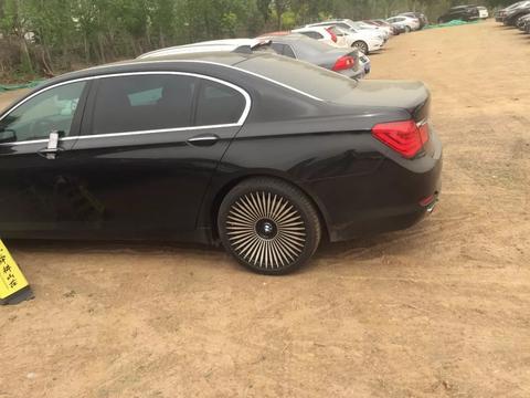 小编带你逛“齐鲁车展”，欣赏豪车美女