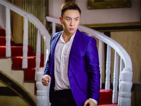 童星出道的4位明星，个个座驾霸气无比，只有他流浪街头令人唏嘘