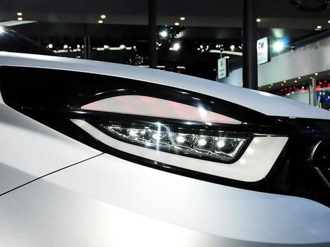 上班族有福了！这货卖5万内饰却值20万，配丰田自吸油耗仅3毛！