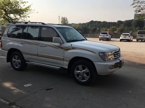 10年车龄的丰田兰德酷路泽，车主表示：下一辆换迈巴赫S600