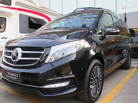 丰田阿尔法最强劲的对手，这辆售价70万的奔驰V级看起来更胜一筹