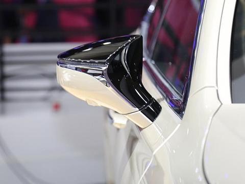 最鸡肋豪车！仅88万后排比S级奢华，上市2年狂降61万，却没人买