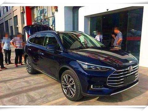 首台比亚迪唐燃油版实车到店, 中控大屏可旋转是亮点, 或13万起