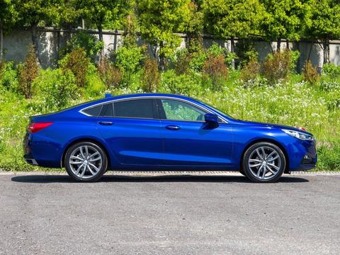 红旗推出豪华中型车，庄重与时尚并存仅14万多，买迈腾不如买它