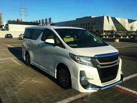 丰田埃尔法全新蒙拉丽莎樱花版限量版四座