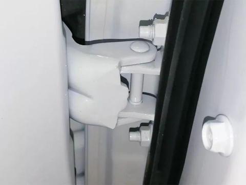 防撞梁前粗后细地板甲醛过高，逍客用料水准已经烂到家了