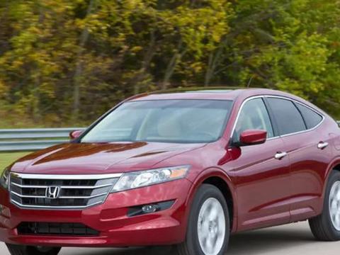 这款车曾自比宝马奥迪，上市仅一年便官降10万，或成本田最大败笔