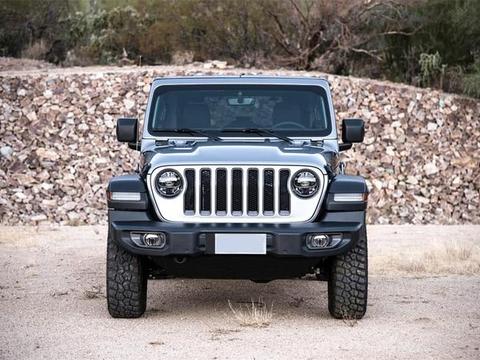 全新牧马人来了，2.0T＋8AT，看到价格后，网友：买不起！