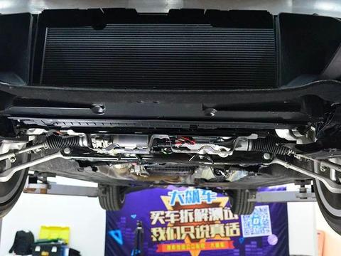 宝马3系底盘拆解，看看这么好的操控是怎么来的？